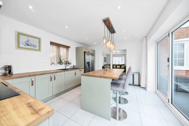 1 Westacre, Royston photo 2