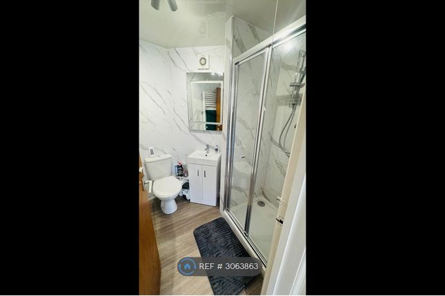 1-bed house on Wrecclesham Road, Farnham, £525/mo