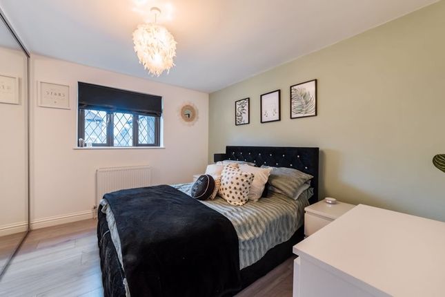Flat for sale in Rose Court, Hillsborough Road, Oxford