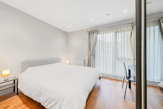 Flat to rent in Lawn Road, London NW3.