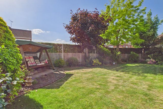 20, Pipers Close, Slough photo 4