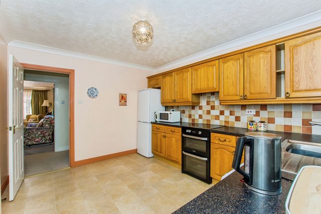 23, Lucan Close, Boston photo 2