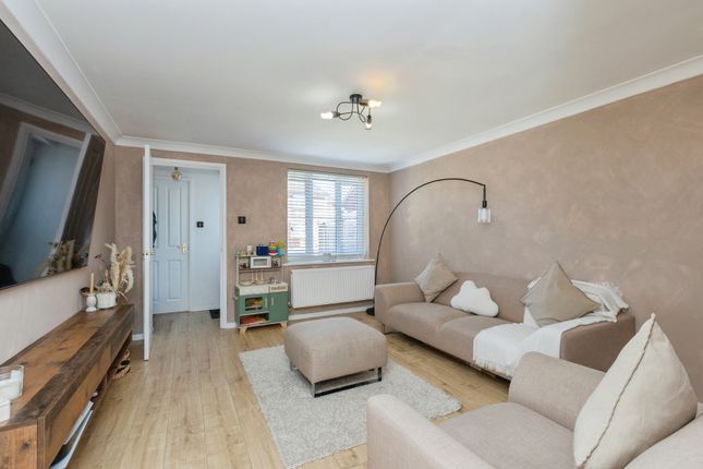 22, Coltsfoot Road, Leicester photo 2