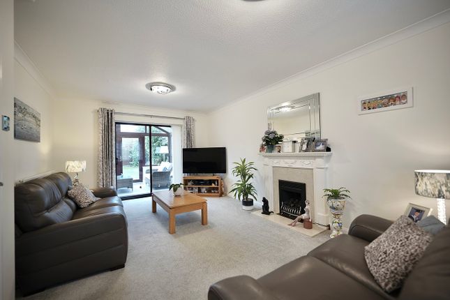 8, Snowy Way, Huntingdon photo 2