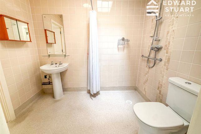 8, Whitby Avenue, Peterborough photo 4