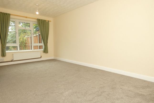 18, Cholwell Road, Stevenage photo 3