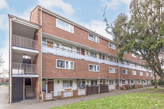 Thumbnail Flat to rent in Petersfield Rise, London