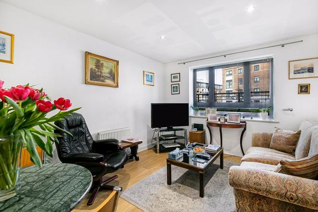 Flat for sale in The Waterfront, Hertford
