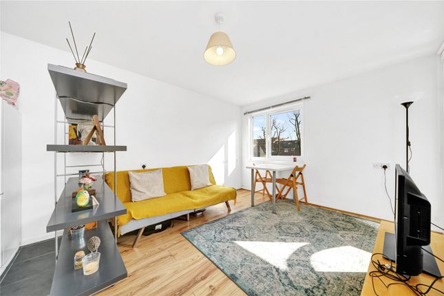 Flat for sale in Mile End Road, London