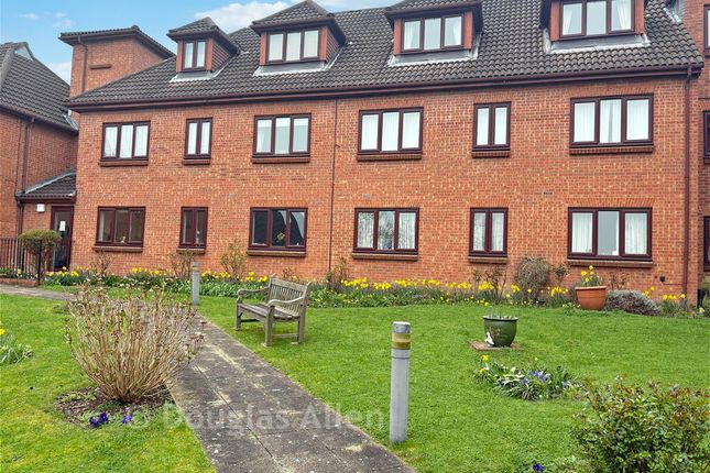 1-bed flat on Regency Lodge, Albert Road, Buckhurst Hill, £80,000