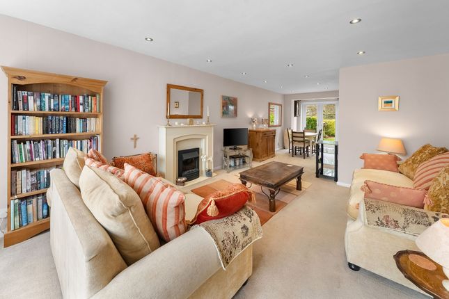 80 Westville Oval, Harrogate photo 3