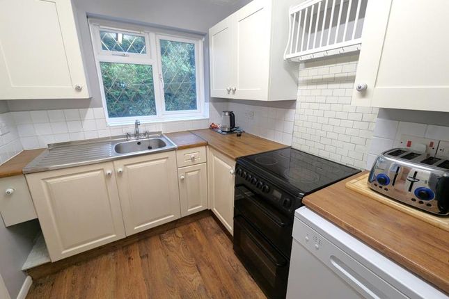 Meadowbank Road, Lightwater photo 3