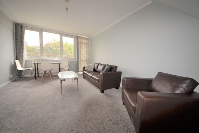 Flat to rent in Harpley Square, Bethnal Green