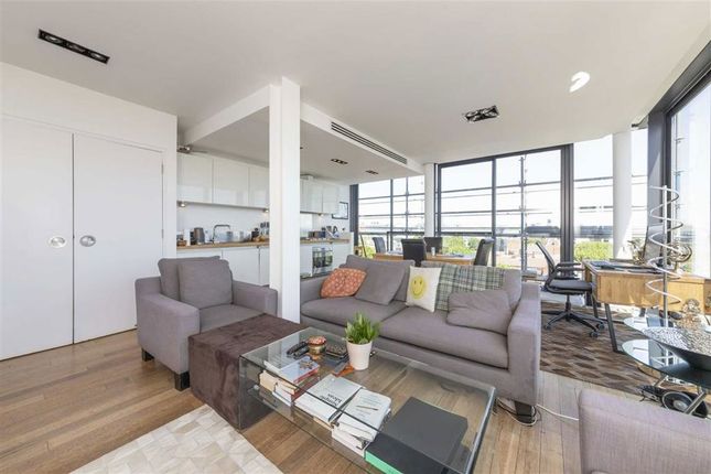 Flat 607, Block C, Green Walk, London photo 3