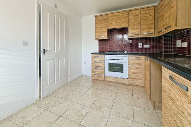 26 Hawkins Way, Helston, Cornwall photo 4