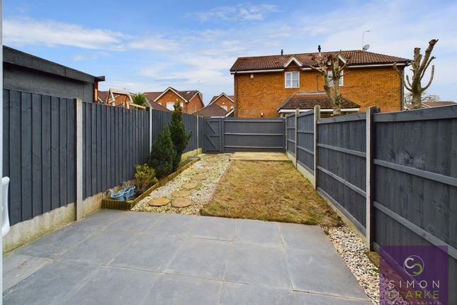 37, Fenstanton Avenue, London photo 2