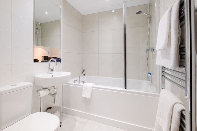 Apartment 37, 1, Lamb's Passage, London photo 4