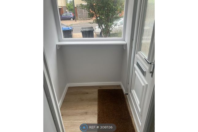 Flat, Junction Road, Burgess Hill photo 2