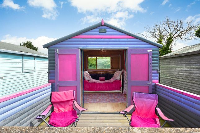 Beach Hut 28, West Beach, Whitstable photo 3