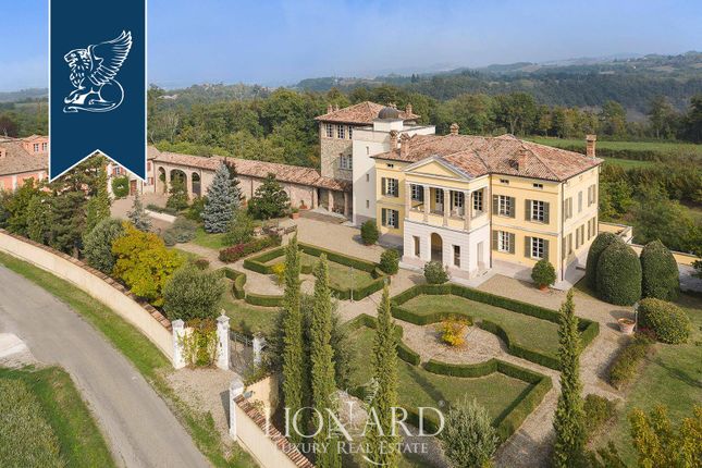 Villa for sale in Varano De' Melegari, Parma, Emilia Romagna