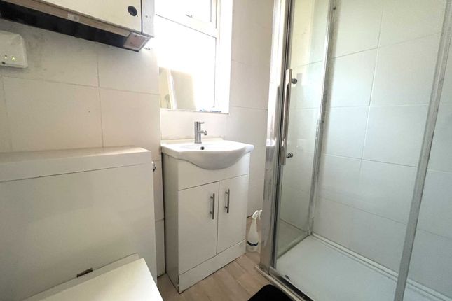 End terrace house for sale in Dallow Road, Luton