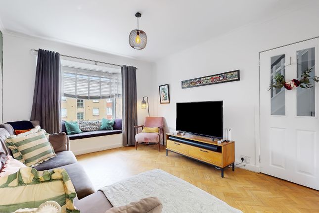 107, Dorchester Avenue, Glasgow photo 3
