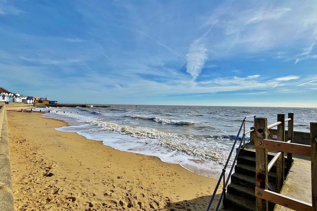 532, Eastcliff, Walton-on-the-Naze photo 2