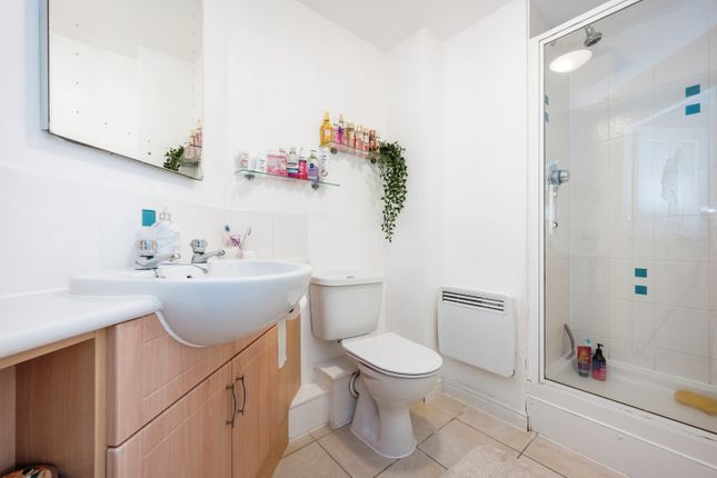 Flat for sale in The Hawthorns, Flitwick, Bedford, Bedfordshire