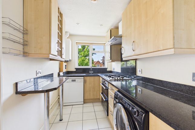 46, Fleetwood Close, Buckinghamshire photo 2