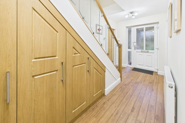 2, Snape Hill Gardens, Dronfield photo 2