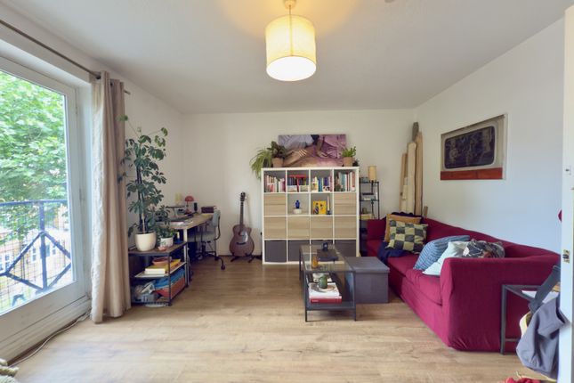 Flat 4, Limetree House, London photo 3