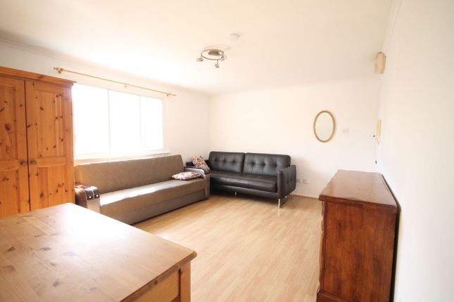 28 Kilberry Close, Isleworth photo 4