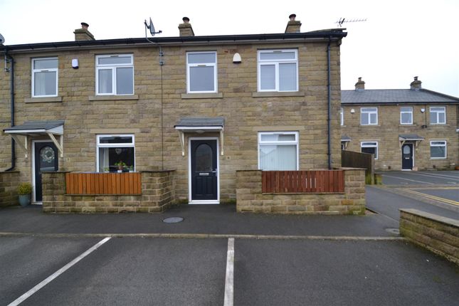 Thumbnail Town house for sale in Prospect Gardens, Queensbury, Bradford