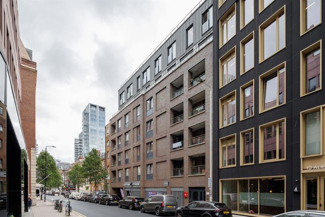 Alie Street, E1