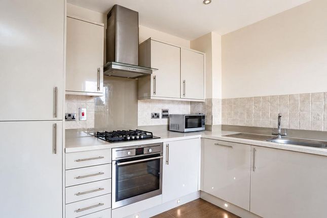 Flat 158, Quadrangle Tower, Cambridge Square, London photo 2