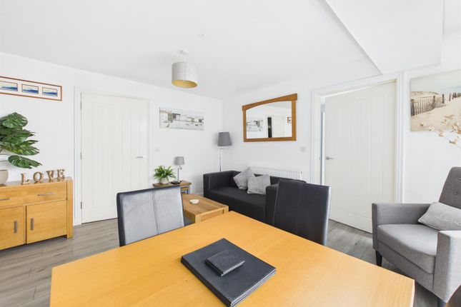 Flat 5, Glenaub House, Old School Road, Porthcawl photo 2