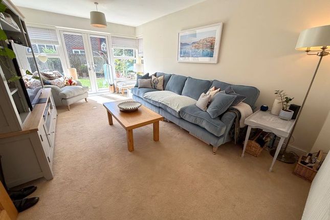 8, Pine Close, Chichester photo 3