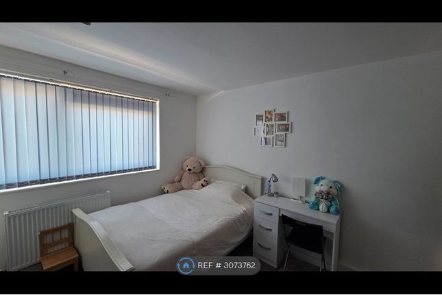 Flat, Kinefold House York Way Estate, London photo 5