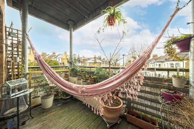 Thumbnail Flat for sale in Victoria Way, London