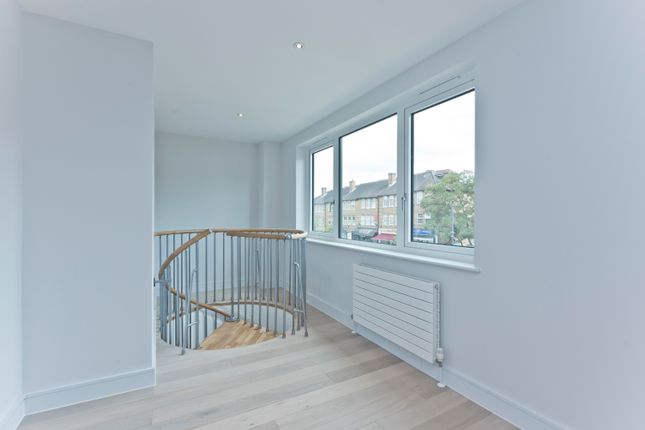 Flat 2, 94 Hare Lane, ESHER photo 5