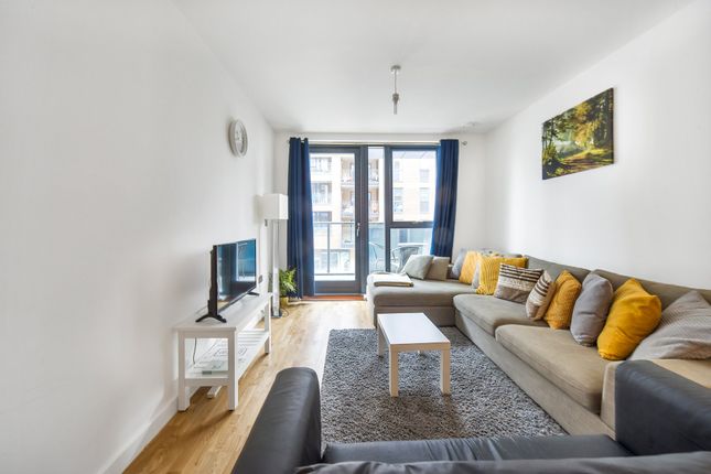 Thumbnail Flat for sale in Copperwood Place, Greenwich, London
