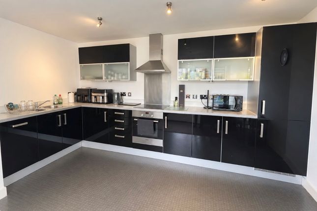 325, Milton Keynes photo 5