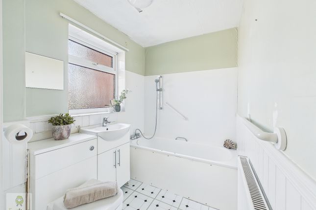 76, Clandon Road, Chatham photo 4