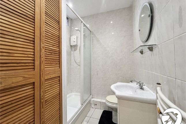 Flat 2, 56, High Street, Sittingbourne photo 4