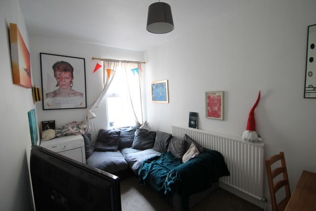 78, Chesterton Terrace, London photo 4