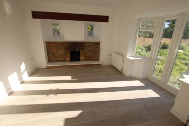 10 Ridgeway Road, Isleworth photo 2