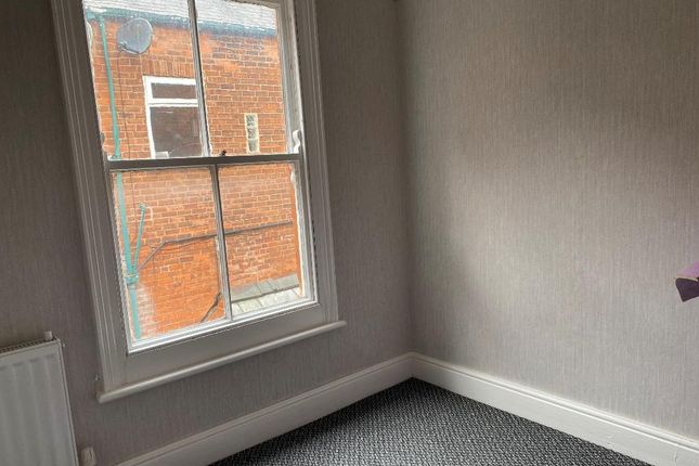 Flat to rent in Westbourne Avenue, Hull