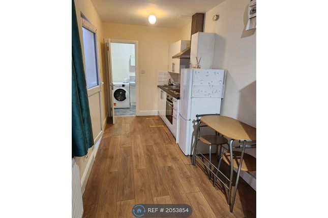 Thumbnail Room to rent in Hanworth Road, Hounslow