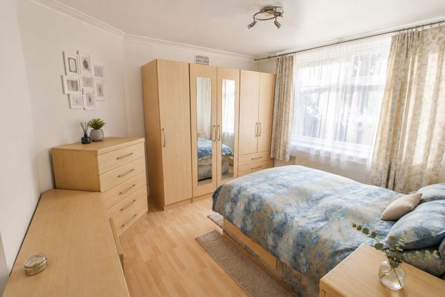 Flat 15, Kelso Lodge, London photo 4