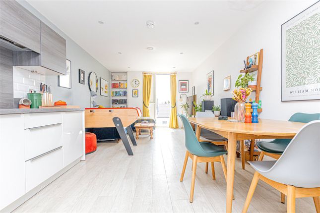Thumbnail Flat for sale in Cleveland Park Avenue, Walthamstow, London
